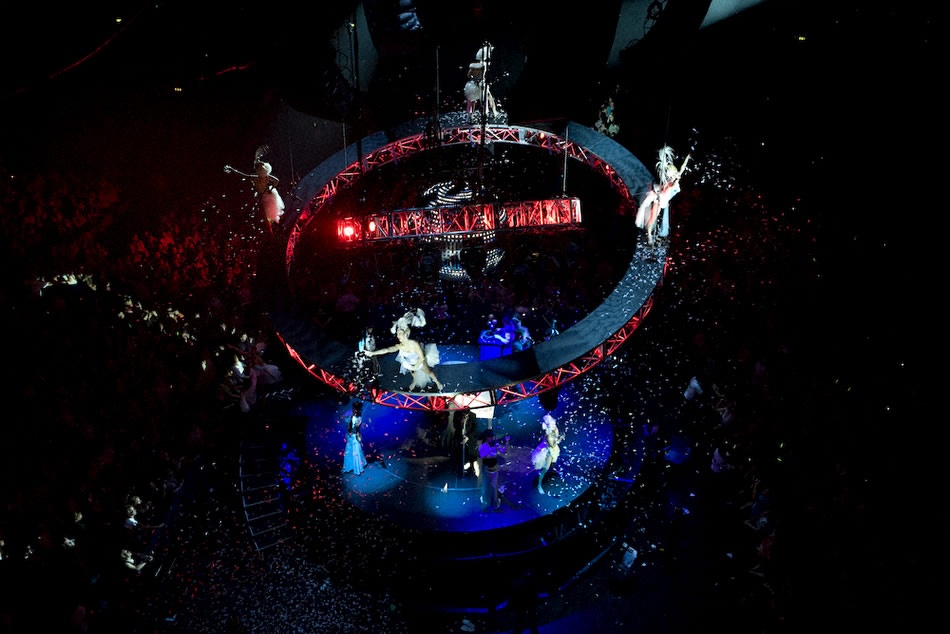 Taka That stadium tour 2007 image 07 on stage