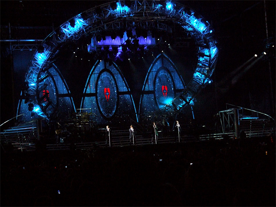 Taka That stadium tour 2006 image 01 on stage