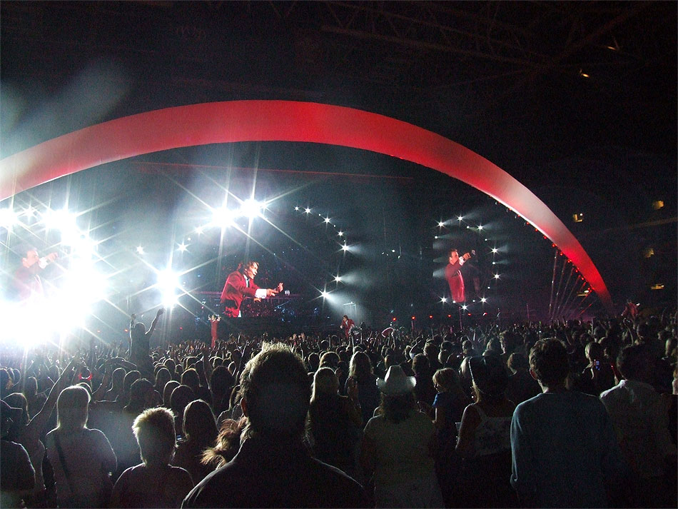 Taka That stadium tour 2006 image 04 on stage