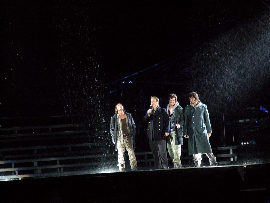 Taka That stadium tour 2006 image 06 on stage