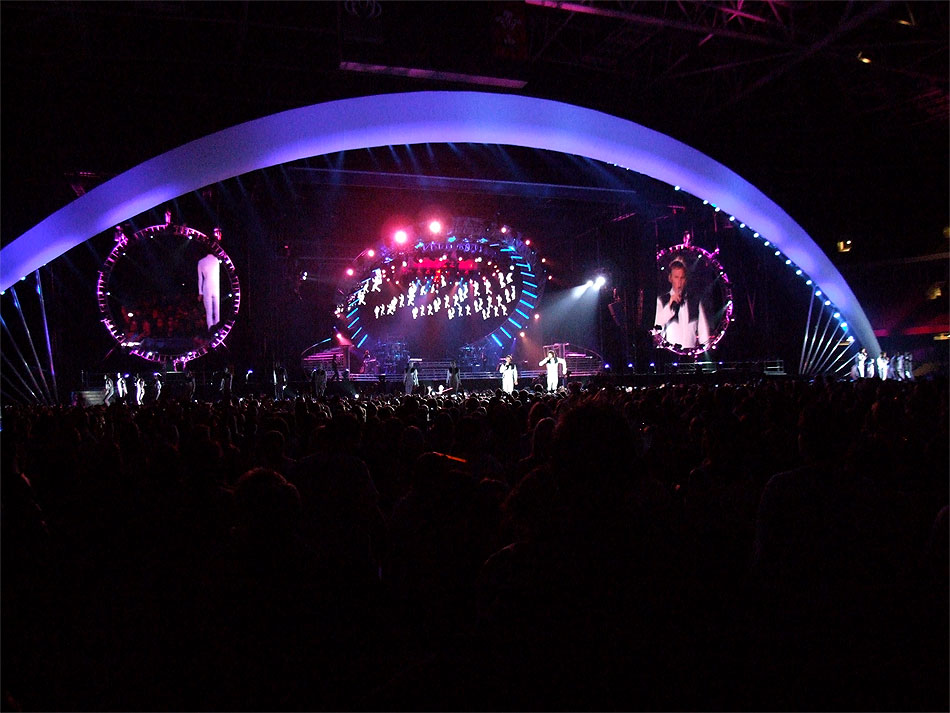 Taka That stadium tour 2006 image 11 on stage