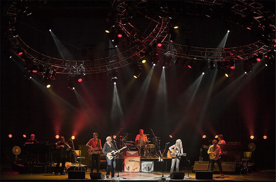 Mark Knopfler & Emmylou Harris image 06 on stage