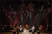 Mark Knopfler & Emmylou Harris distance stage shot